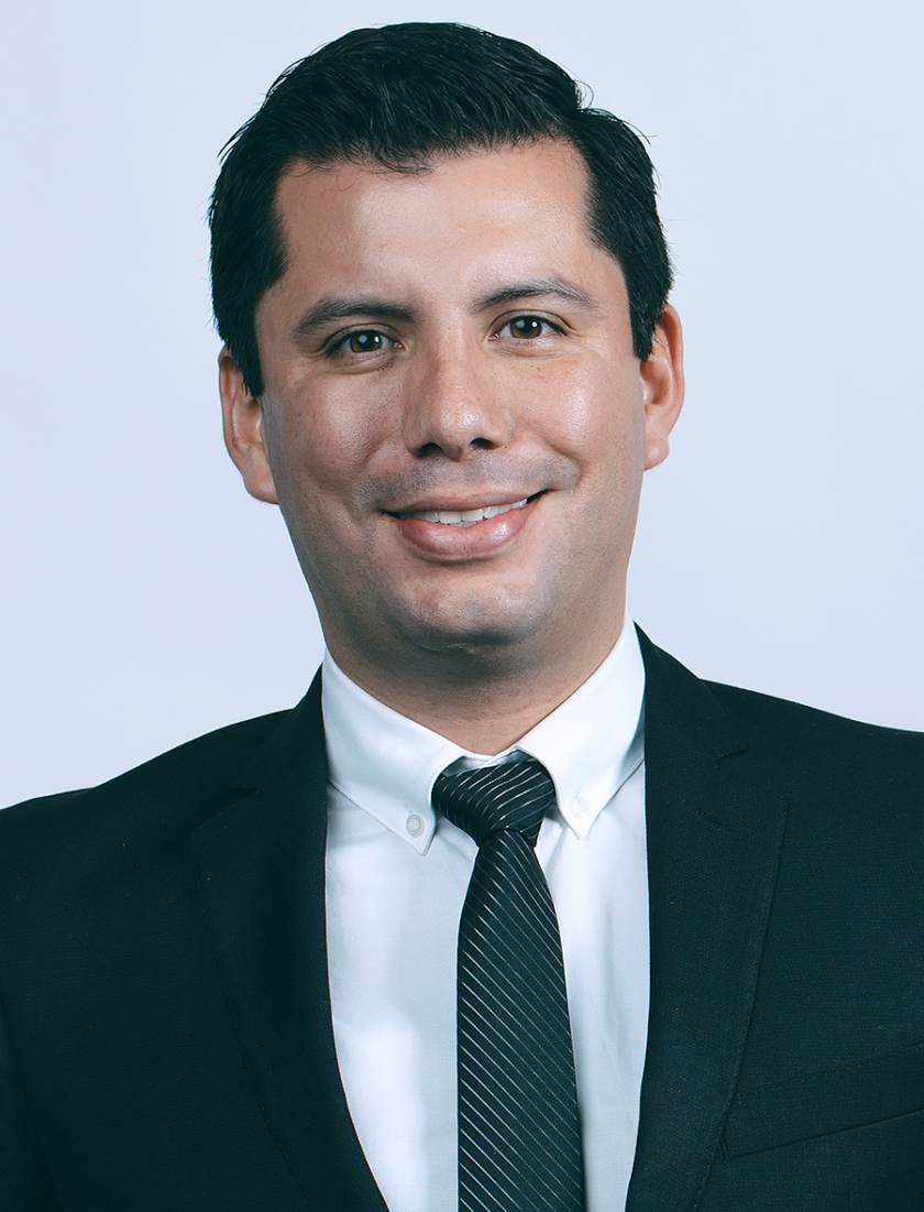 Dr. Carlos Illich Navarro